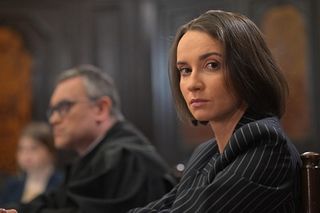 Pierwsza miłość, odcinek 3985: Melka (Ewa Jakubowicz), adwokat - mecenas Dubicz (Marcin Kiszluk)