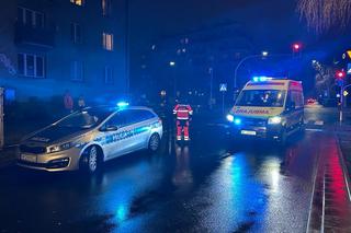 Warszawa, Praga-Południe. Na ulicy leżał zakrwawiony mężczyzna. Wyrzucono go z samochodu? 