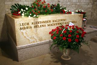 Groby ofiar katastrofy smoleńskiej. Tak wyglądają lata po tragedii