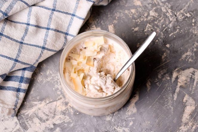 nocna owsianka kokosowa