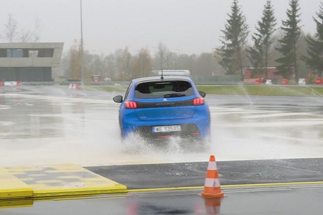 Jazda na śliskiej drodze - challenge