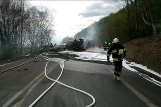 Pożar cysterny i samochodu osobowego. Wypadek na DK 19 w Lipownicy