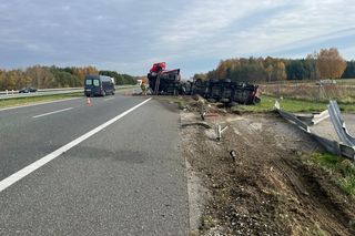 Incydent na A4 pod Tarnowem. Ciężarówka z 23 tonami farby przewróciła się na autostradzie