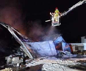 Pożar magazynu w Rudniku nad Sanem. Dogaszanie ognia trwało do rana