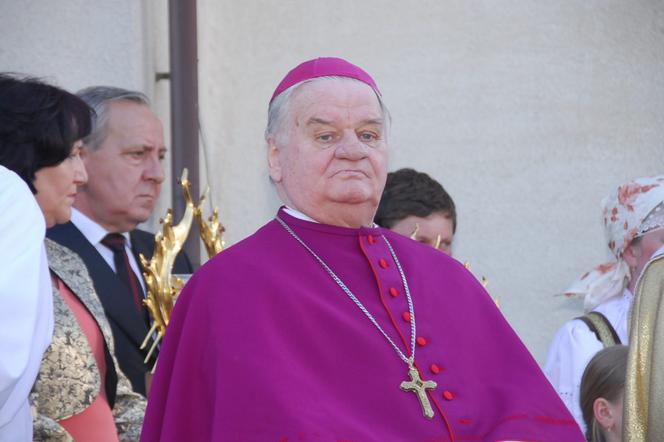 Biskup Tadeusz Rakoczy  tuszował pedofilię ? Watykan rozpoczął śledztwo 