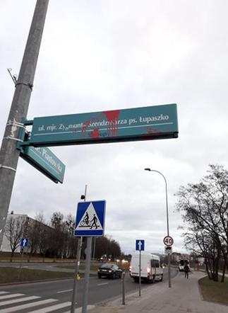 Ul. Łupaszki w Białymstoku. Ktoś namalował napisy: "Narodowy Dzień Żołnierzy przeklętych" [ZDJĘCIA]