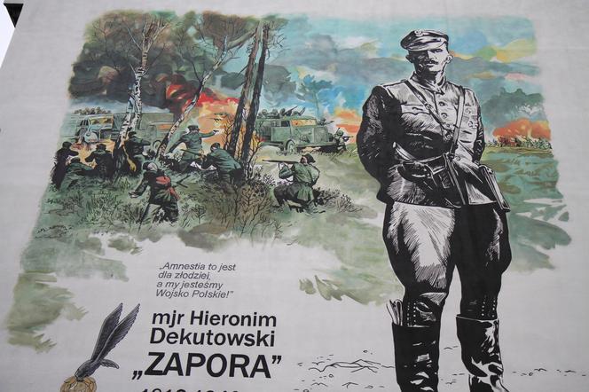 Mural poświęcony mjr Hieronimowi Dekutowskiemu na ul. Unickiej w Lublinie