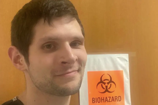 26-letni naukowiec wypił koktajl z bakteriami czerwonki