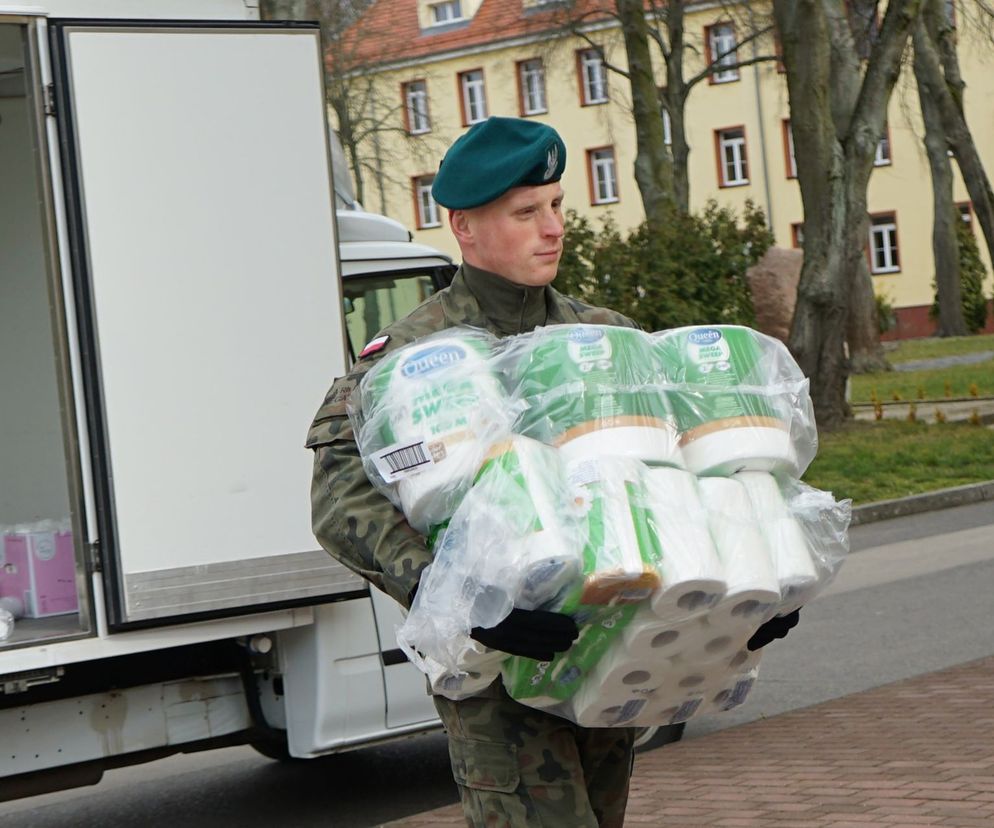 Żołnierze pomagają medykom ze szczecińskiego szpitala