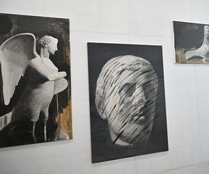 Wanny, buty i manekiny za 851 tys. zł? Ale sztuka! „To jedna z najbardziej wpływowych artystek na świecie”