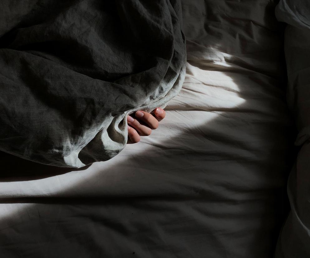 Im mniej śpimy tym bardziej jesteśmy samolubni. Zaskakujące badanie