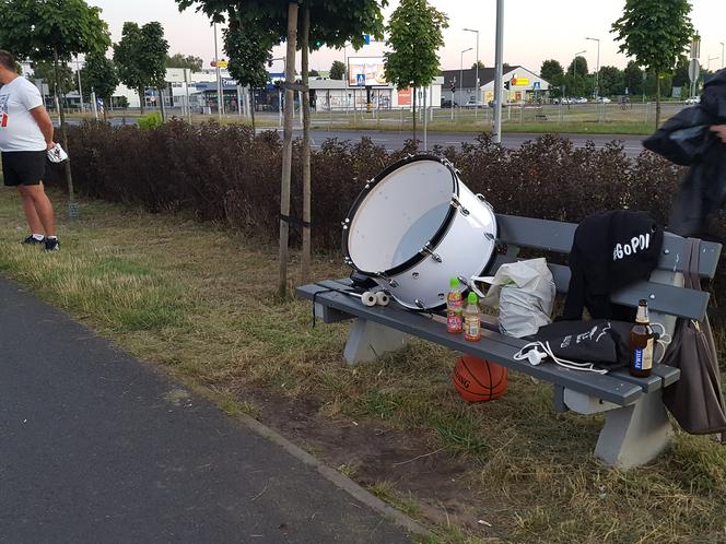 Koniec męskiej koszykówki w Lesznie. Koszykarze pożegnali się z kibicami 