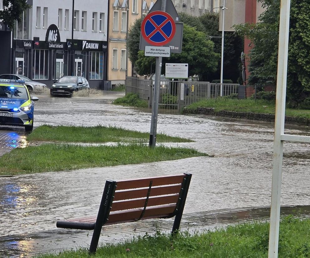 Elbląg sparaliżowany po ulewach. Zamknięte ulice, zmieniony ruch tramwajów