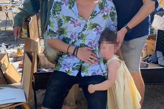 Aktualny chłopak Julii Wieniawy handluje na bazarze! Julka przywiozła mu drożdżówki