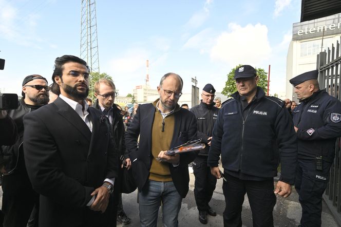 Komornicy na Modlińskiej. Nerwowe starcie przy hali na Białołęce. Ostry konflikt kupców z zarządcą hali