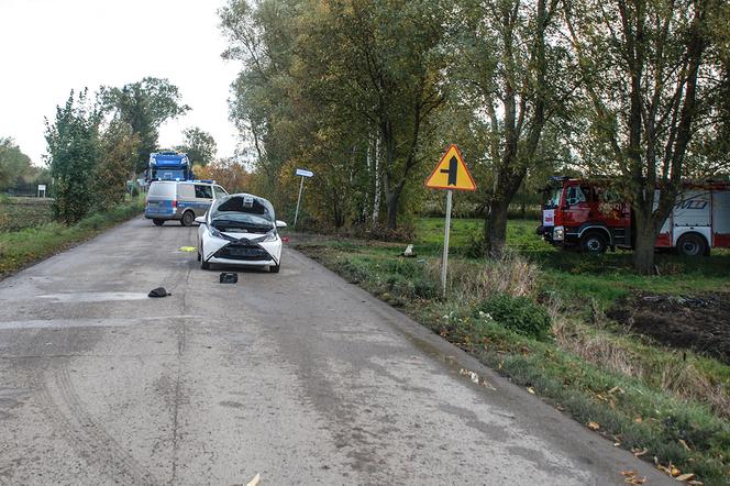 35-letni rowerzysta nie żyje. Autem kierowała 68-letnia kobieta. Pierwsze ustalenia policjantów [ZDJĘCIA]