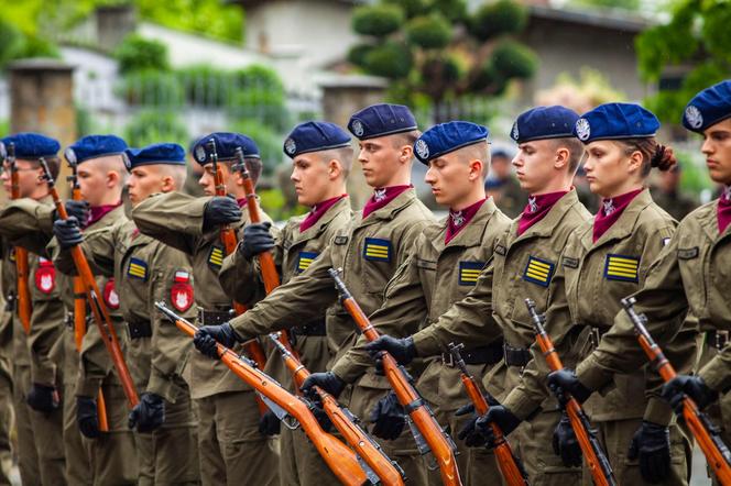 Uczniowie ZS nr 2 podczas Przeglądu Musztry Klas Mundurowych w Gromniku