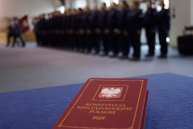 Nowi policjanci na Warmii i Mazurach. Ślubowanie złożyło 34 funkcjonariuszy [ZDJĘCIA]