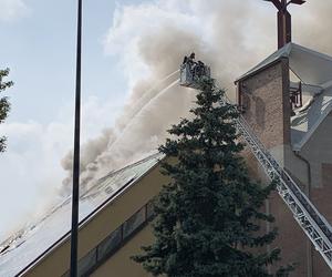 Ogień zajął dach i wnętrze kościoła św. Floriana w Sosnowcu