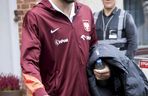 Reprezentacja zmokła na spacerze. Lewandowski się krył przed deszczem