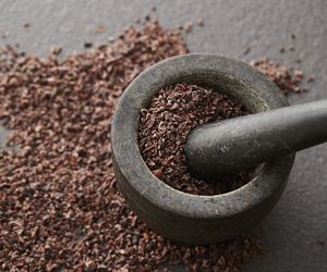 Moździerz kuchenny – jaki wybrać? Moździerze granitowe, kamienne, bambusowe i marmurowe