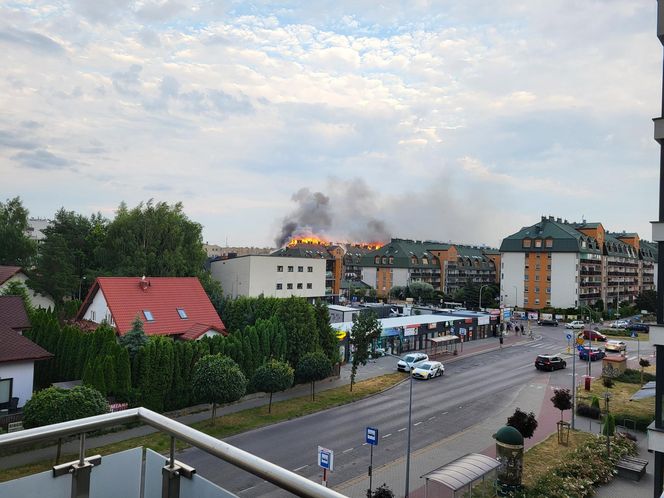 Pożar bloku mieszkalnego w Ząbkach 