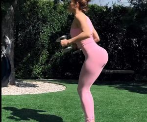 Oto sekret 56-letniej Jennifer Lopez. Ten zestaw ćwiczeń pozwala jej zachować sylwetkę bogini 