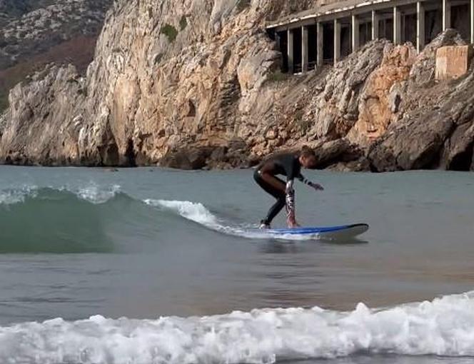 Lewandowska na surfingu