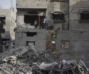 Strefa Gazy/ 74 zabitych w atakach Izraela, z czego 30 w nalocie na nadmorską kawiarnię.