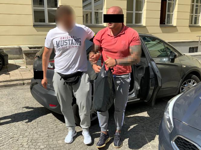 Przesyłał narkotyki kurierem