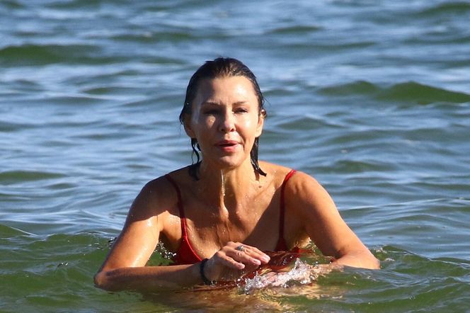 Anna Popek pracuje w zimnym morzu