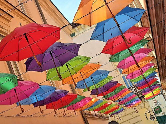 Tarnowskie Umbrella Sky na ul. Piekarskiej