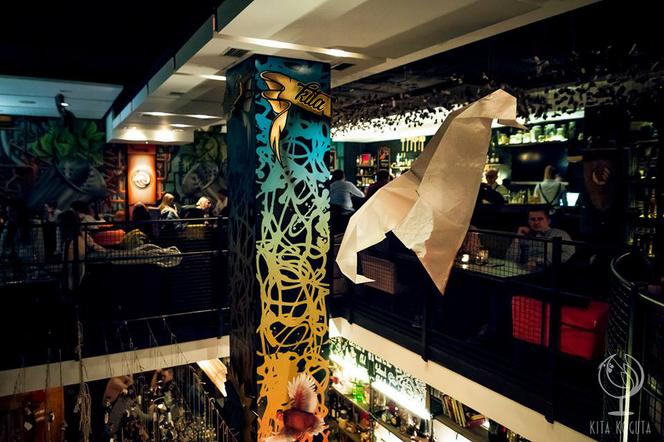 Te miejsca mają swój klimat! Oto TOP 10 najbardziej niezwykłych barów w Warszawie [GALERIA]