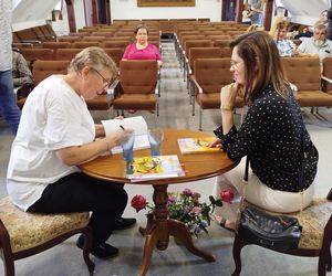Uczestnicy wydarzenia mogli posłuchać o dotychczasowych dokonaniach literackich Renaty Chojeckiej