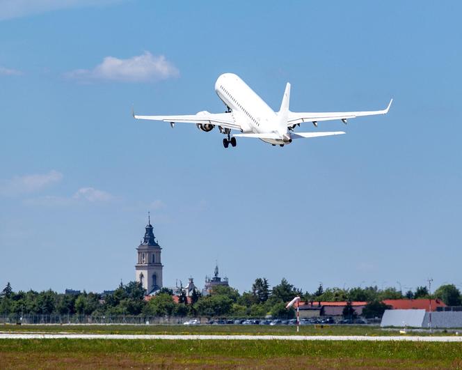 Ultranowoczesne lotnisko w Radomiu z nowym połączeniem. To będzie hit lata! „Dla ludzi lubiących spokój”