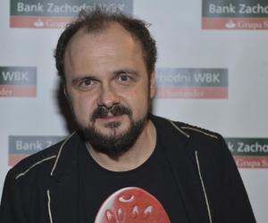 Arkadiusz Jakubik nadal zaskakuje. Jak gwiazdor zmieniał się przez lata?