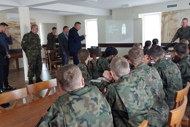 Międzynarodowa współpraca sądeckiej szkoły. ZS nr 2 będzie szkolił kadetów z Bułgarii? 