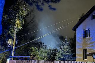 Makabra w Warszawie. Zwęglone ciała w budynku