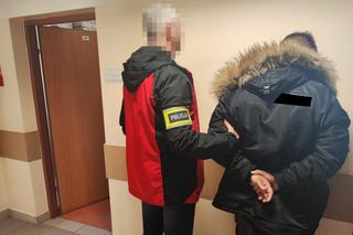  Pościg w centrum Warszawy. 26-latek wjechał w policjanta i wiózł go na masce. Funkcjonariusz ranny, zatrzymany miał narkotyki