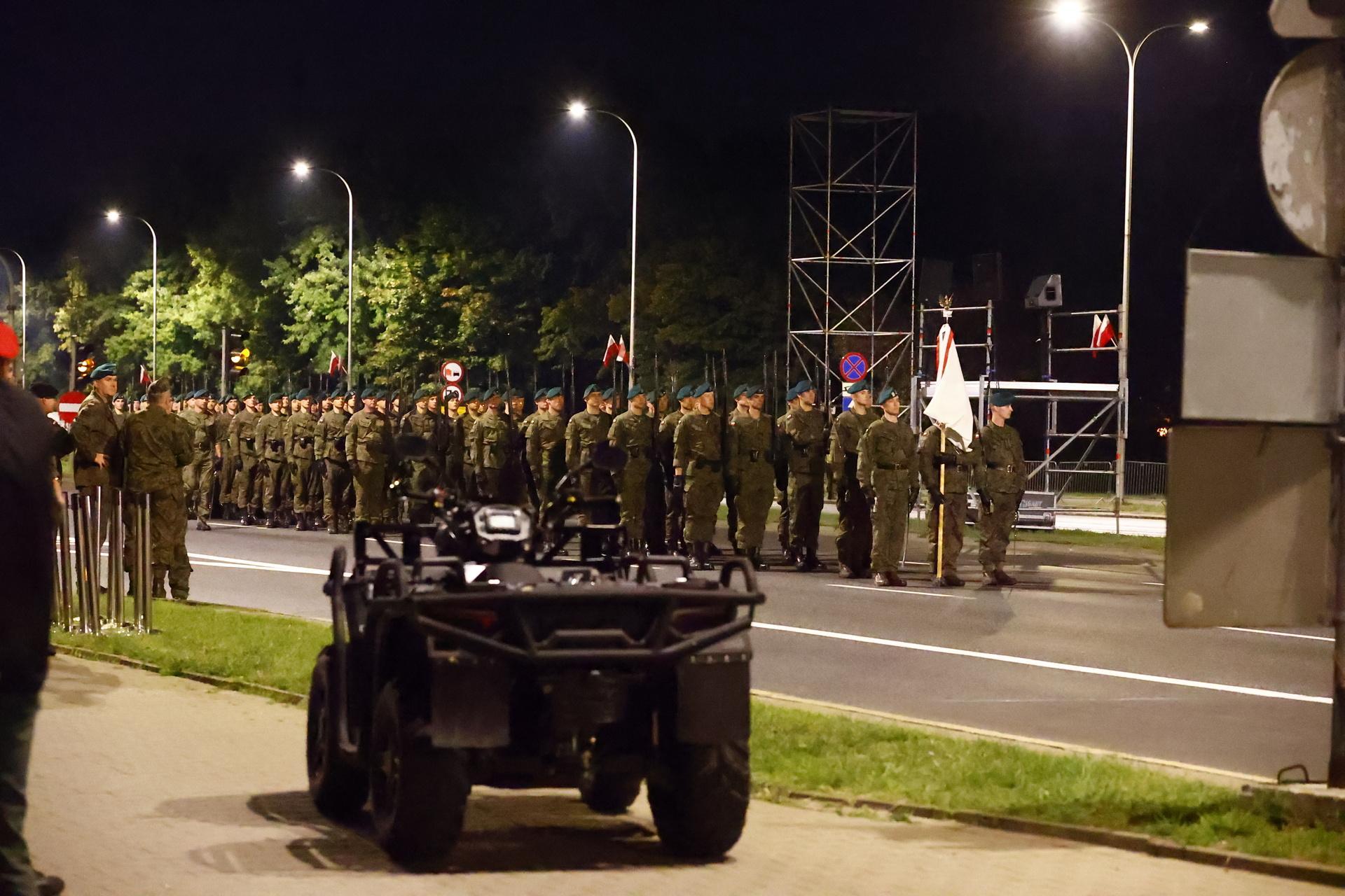Święto Wojska Polskiego. Nocna próba przed defiladą