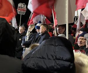 Manifestacja pod więzieniem, w którym przebywa Maciej Wąsik