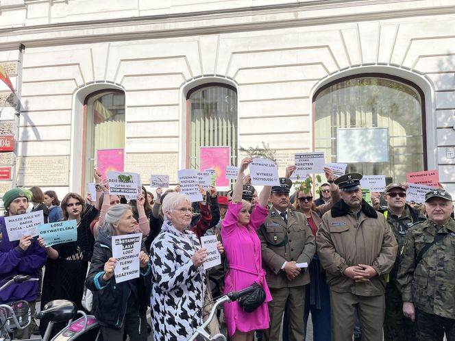 Wielki protest pod urzędem miasta w Łodzi. "Broń lasów Lublinka"