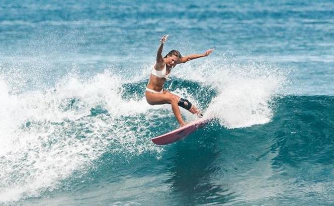 Surferka Blaze Roberts