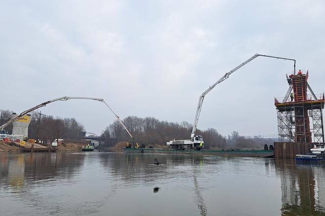 budowa kładki pieszo-rowerowej w Warszawie
