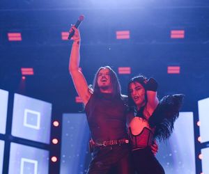 Michał Szpak przyłapany bez spodni za kulisami koncertu. Tego nie pokazali w TV!