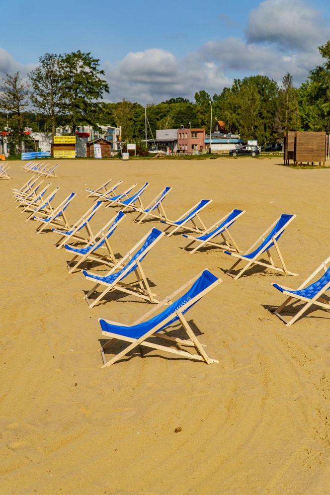 Darmowe leżaki i hamaki na plaży miejskiej w Giżycku. Zobacz zdjęcia