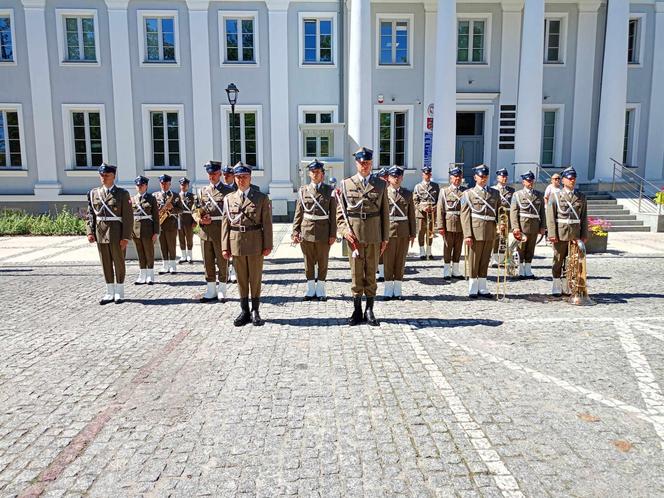 Na Skwerze Niepodległości w Siedlcach można było wysłuchać okolicznościowych przemówień i Apelu Pamięci Oręża Polskiego