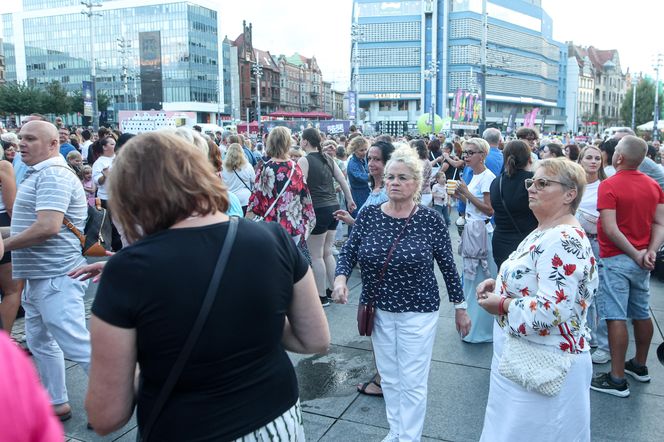 Potańcówka w Katowicach na Rynku "Roztańczony Wyspiański"
