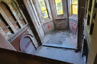 Opuszczony pałac w Mokrzeszowie