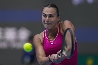 Aryna Sabalenka za burtą turnieju w Pekinie! Iga Świątek dogoni ją w rankingu WTA? [ANALIZA]